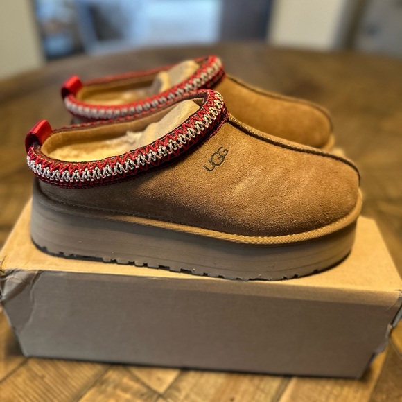 UGG Chestnut Suede Platform slippers - Picture 2 of 5